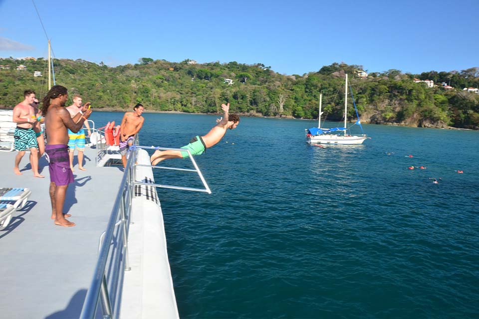 Catamaran Tour, Things to do in Manuel Antonio, Costa Rica – Costa Rica Tours