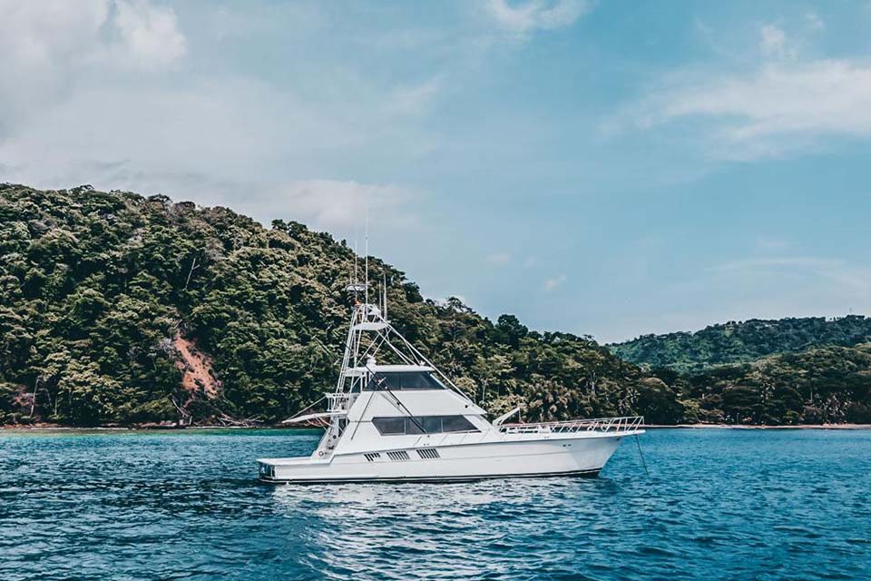 Boat Charter Big Thunder - Tortuga Island / Party Boat from Herradura/jaco, Costa Rica – Costa Rica Tours