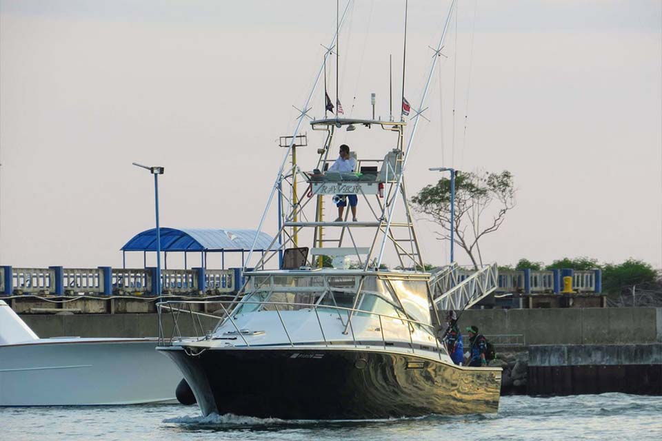 Fishing Charter in Quepos, Costa Rica. Raven Fishing – Costa Rica Tours