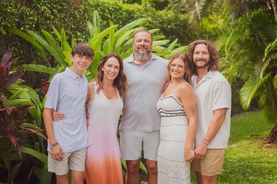 Family Photo Session in a Tropical Garden in Costa Rica – Bookybee – Costa Rica Tours Family Photo Session in a Tropical Garden in Costa Rica – Costa Rica Tours